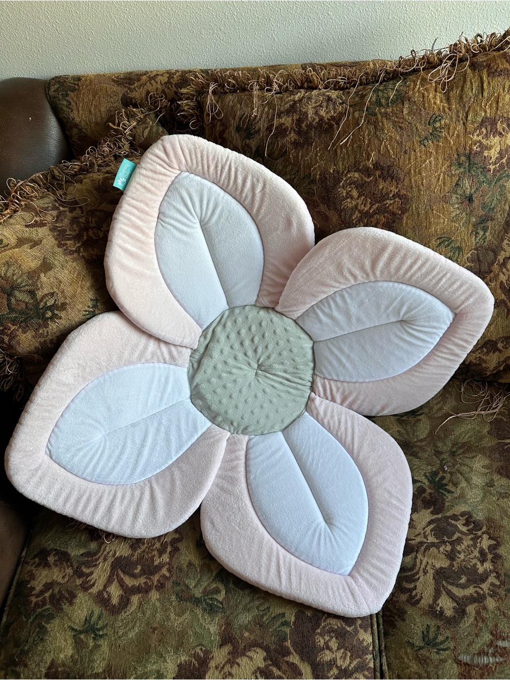 Blooming baby mat for sink